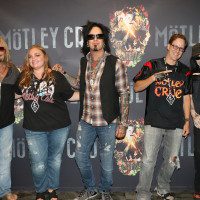 Vince Neil, Narin, Nikki Sixx, Jay and Mick Mars - All Bad Things Must Come to an End - Motley Crue Milwuakee 2015